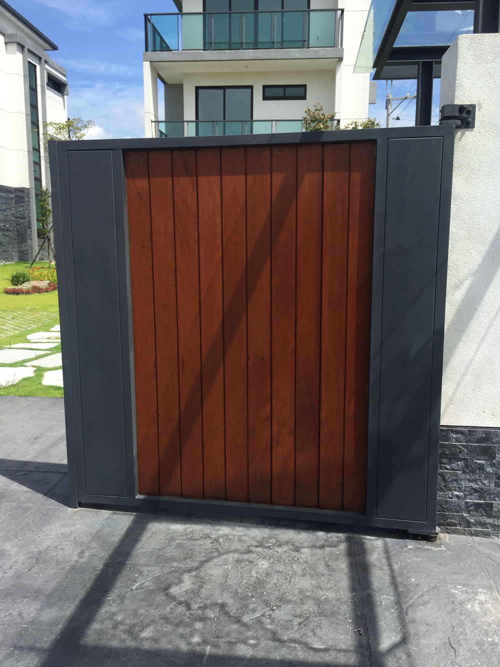 鑫東城-造型大門