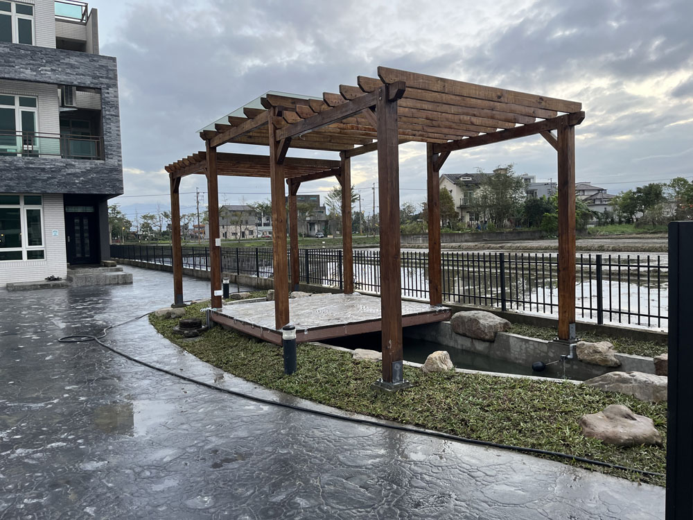 水池.花架木平台