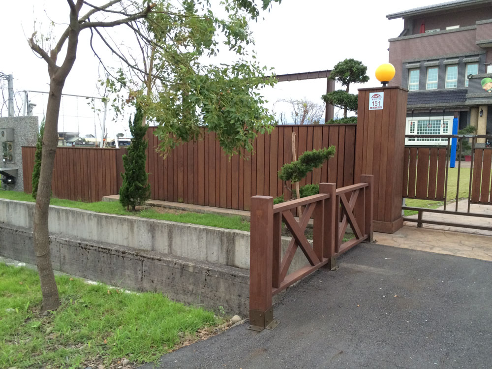 員山-民宿木構圍牆