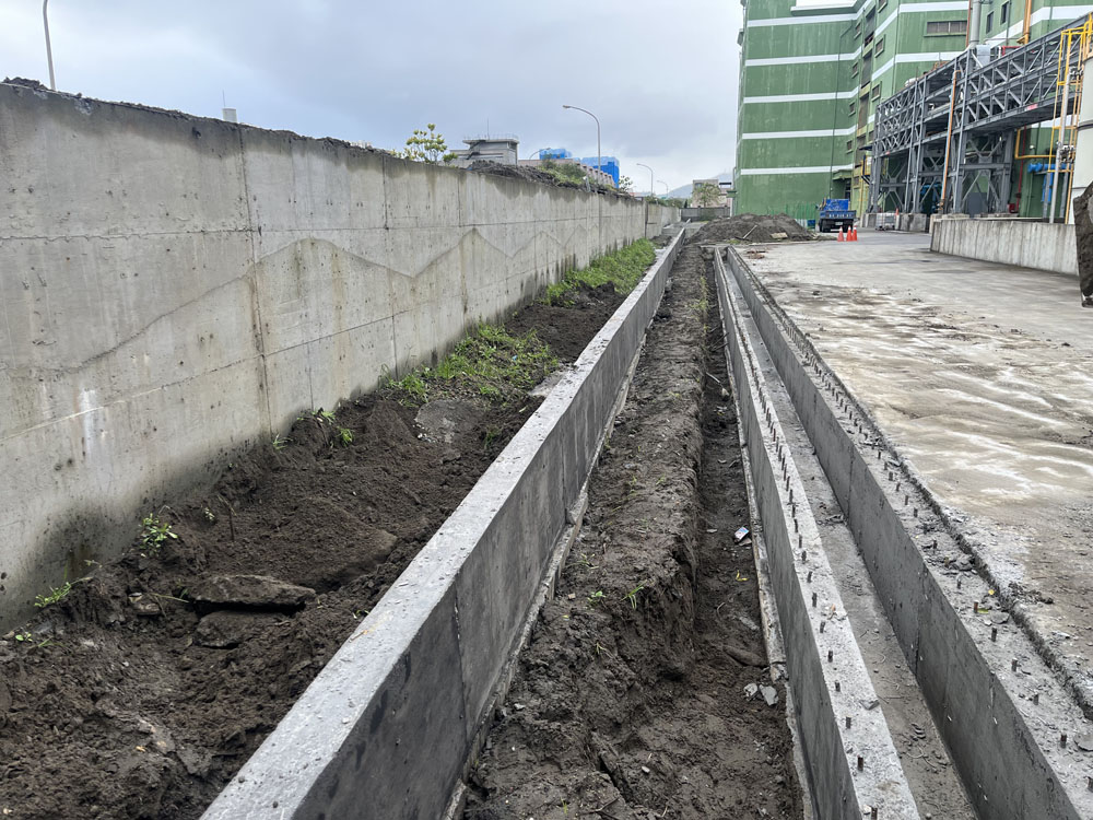水溝及擋土牆
